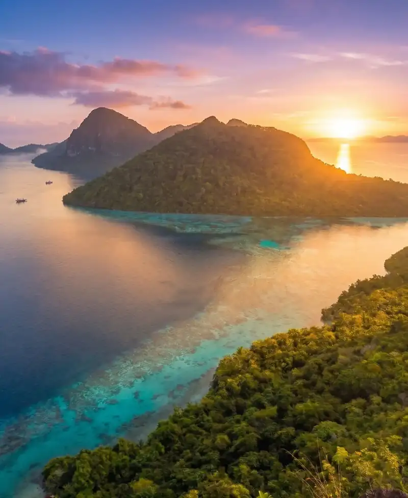 Panoramic lagoon view from the Bohey Dulang peak Jelly Sea Resort