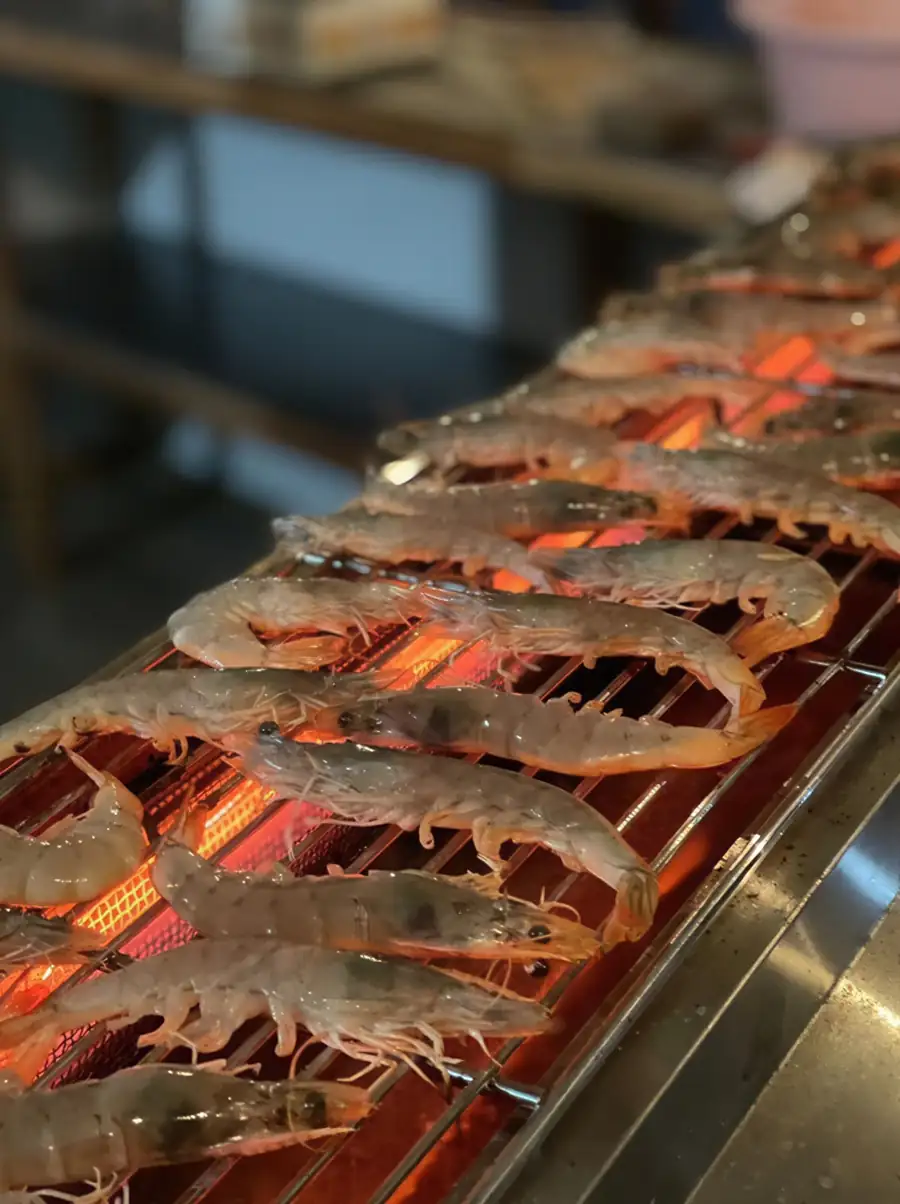 Fresh seafood lunch and dinner buffet for resort guests Jelly Sea Resort