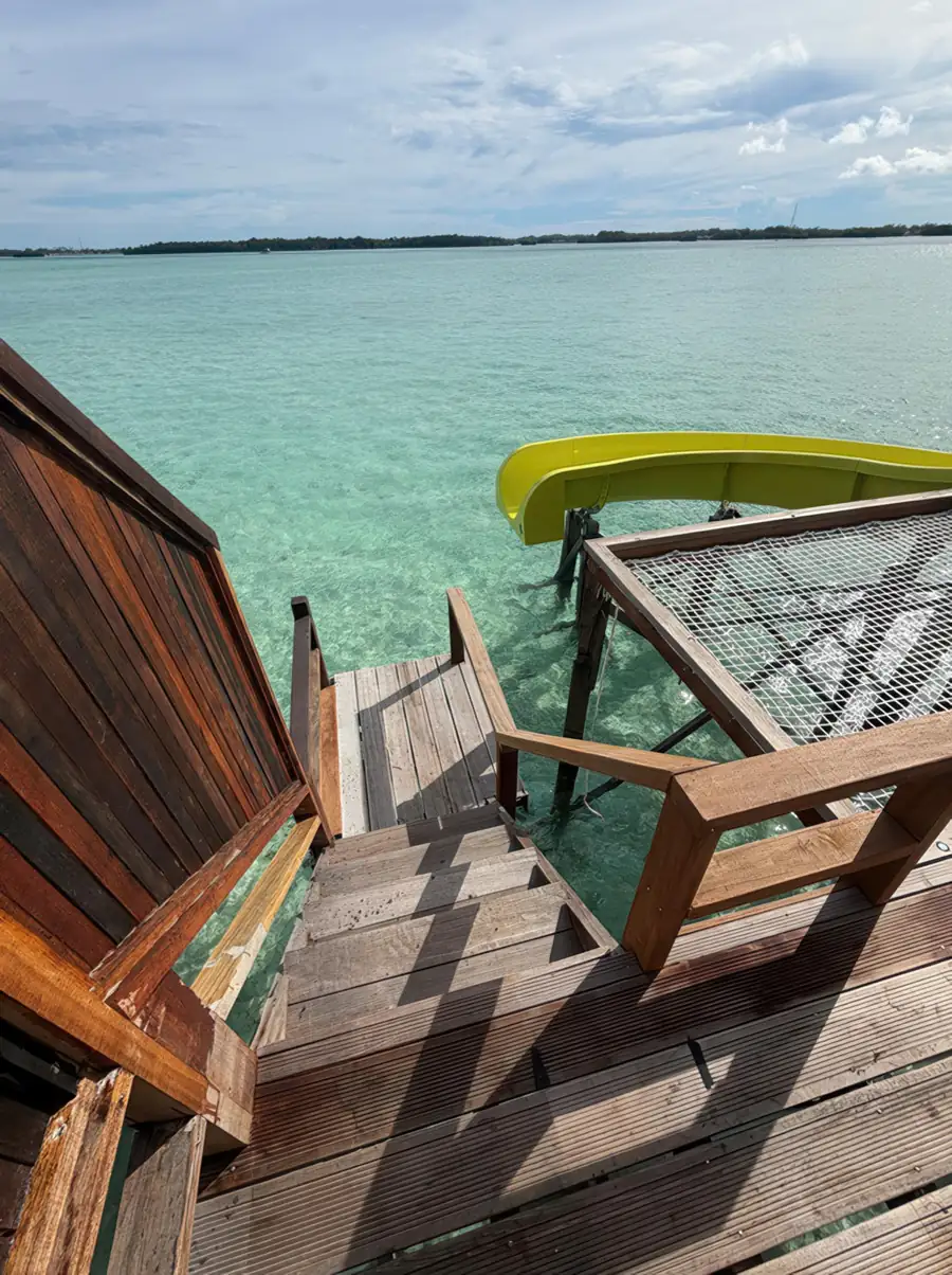 Step down using your private wooden stairs into the ocean at Jelly Sea Resort. Enjoy the ultimate Semporna getaway with direct access to this vibrant marine sanctuary.